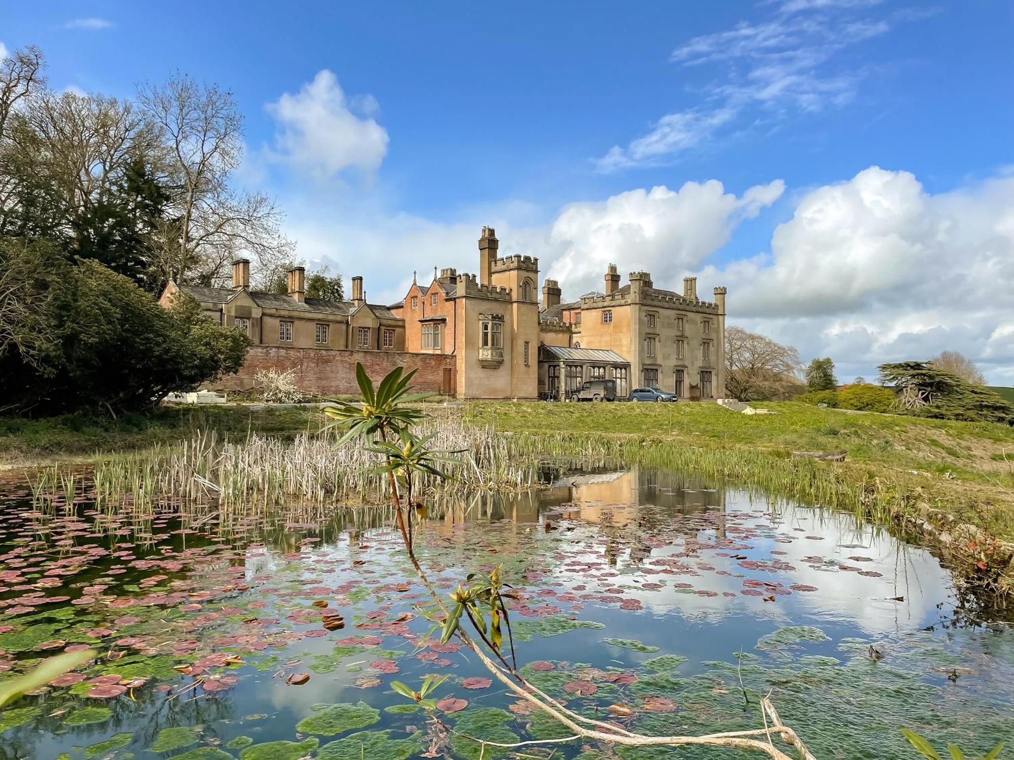 Apartment At Llanerchydol Hall 威尔斯浦 外观 照片